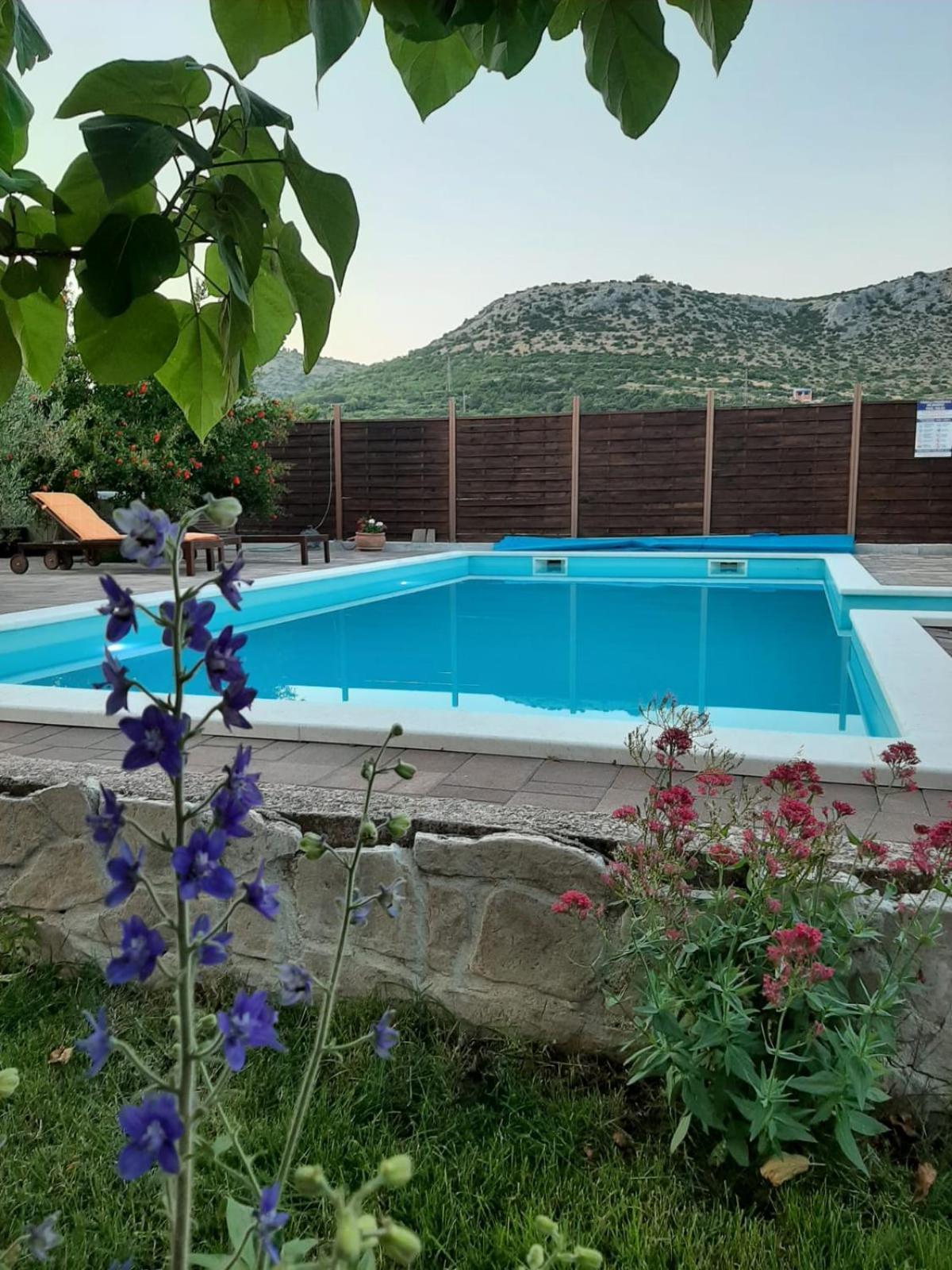Apartment Smilje Šibenik Buitenkant foto