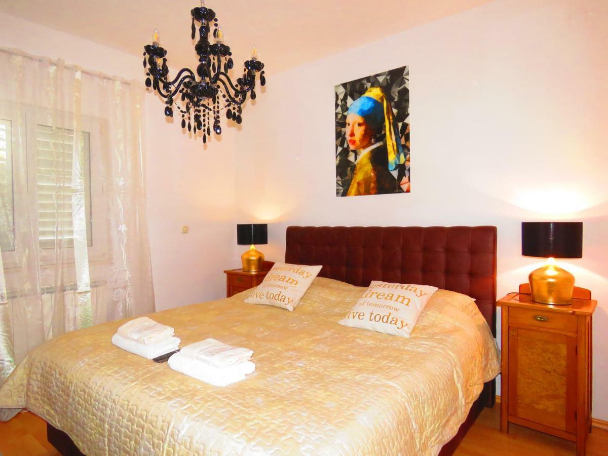 Apartment Smilje Šibenik Buitenkant foto